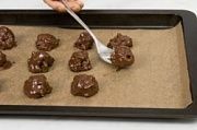 Приготовление блюда по рецепту - Конфеты «Орехи в шоколаде». Шаг 7